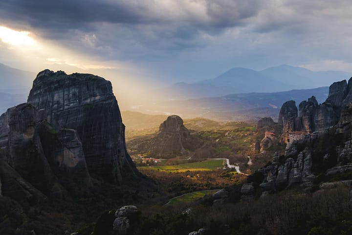 meteora Πανοραμική θέα των Μετεώρων – ιδανικό για φωτογράφηση διακοπών στη Θεσσαλία.